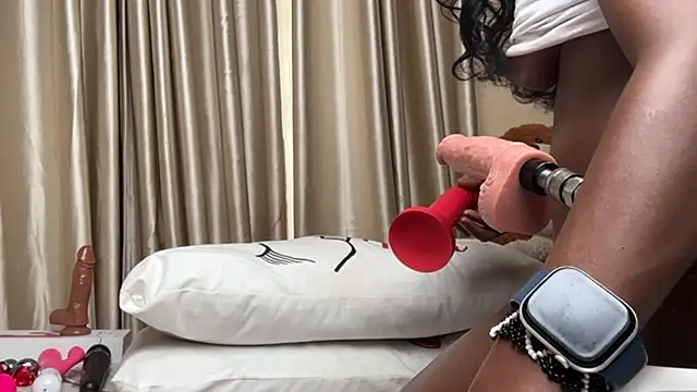 AudreySpanksFuck- webcam