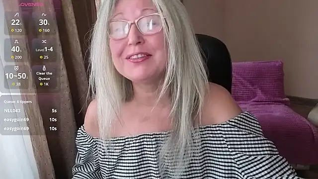 wane_witch (F mature) - Show on the couch