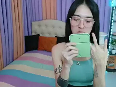 XxTsUncutAskaxX webcam