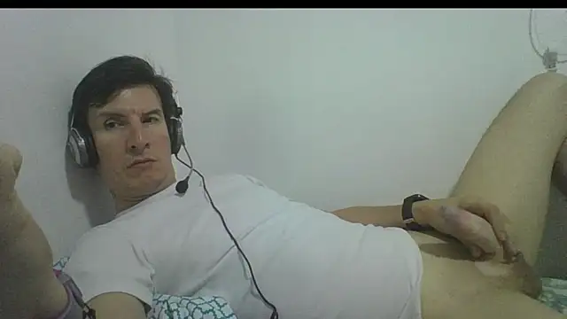 carliesexyman webcam