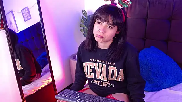 YessBoobs0 webcam