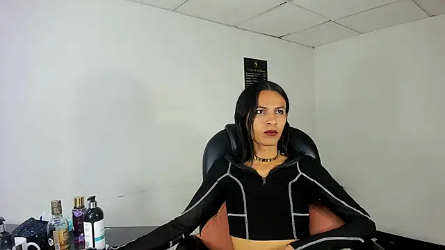 Aisha_hotts777 webcam