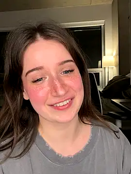 nerdynina - Nerdynina's free webcam