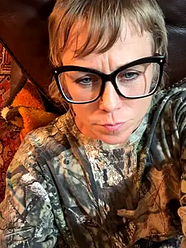 goodgirlbabydoll (F milf) - Fuck suction cup dildo!