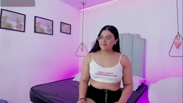 ScarlettWhitmore webcam