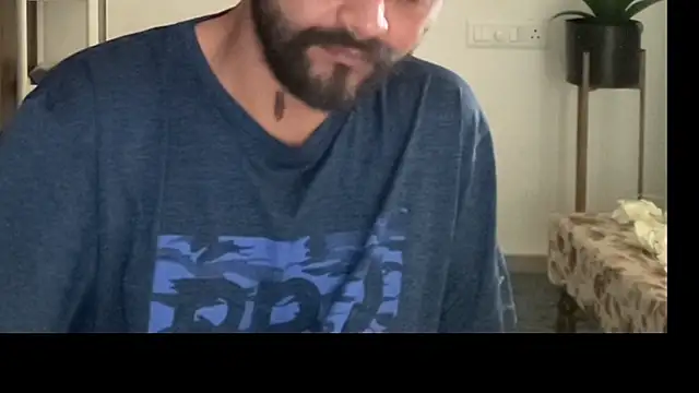 MakeMeAwareAah webcam