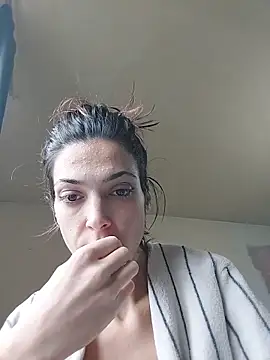 SheTheDeeevil webcam