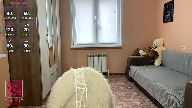 elgablumer (F young) - Show underboob