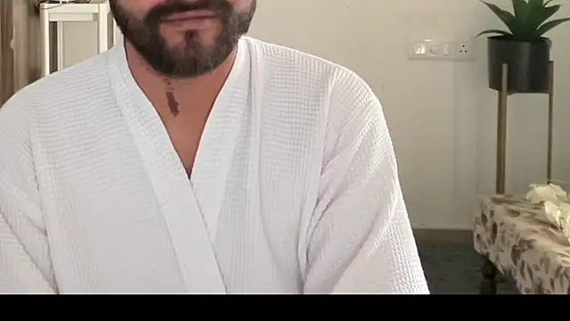 MakeMeAwareAah webcam