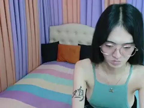 XxTsUncutAskaxX webcam