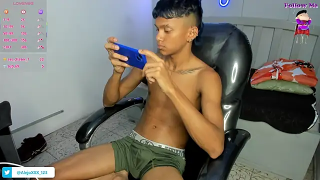 loistwink_ (M twink) - Playing with my ass🍑🔥