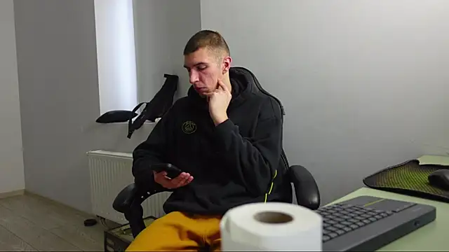 ryan_dozer (M young) - goal is to find naughty and horny people