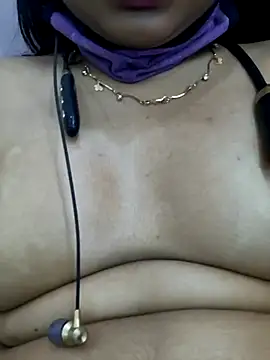 ananya_34 (F young) - Boobs oiling