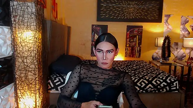 ElegantKellyUncutTS webcam