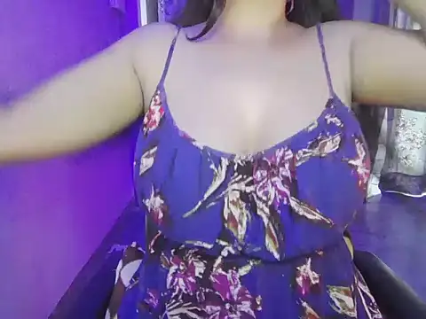 sassy_mehak (F young) - oil on boobs