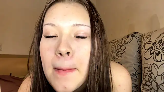 OliviaMoon_24 webcam