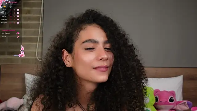 Victoria_Curly webcam