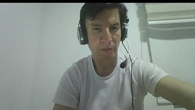 carliesexyman webcam