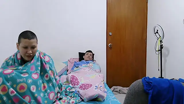 luxandracon23 - Luxandracon23's free webcam