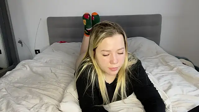 Embersweetbunny webcam