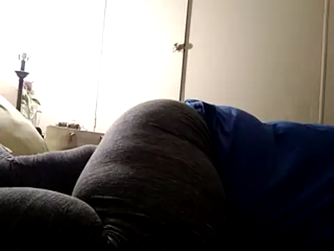 missthickness35_Pika webcam