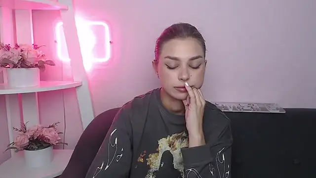 MilanaAngelAs webcam