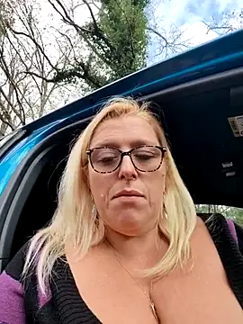 winniess40 (F milf) - Doigtes toi la chatte !!!