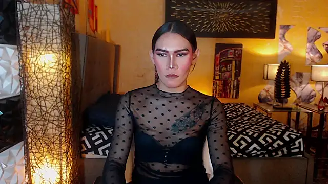 ElegantKellyUncutTS webcam