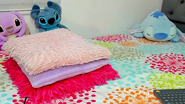 Elizabeth_18_ webcam