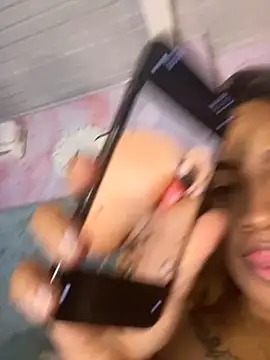 riri_brunnete webcam