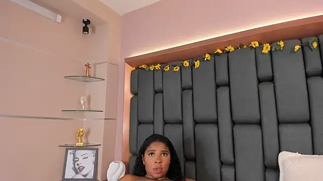 lisamendez (F young) - oil in your corps 🤤🔥