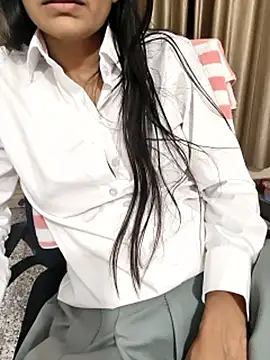 shalu_g (F young) - Boob and Finrings show