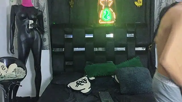 Scoundrel_Room webcam