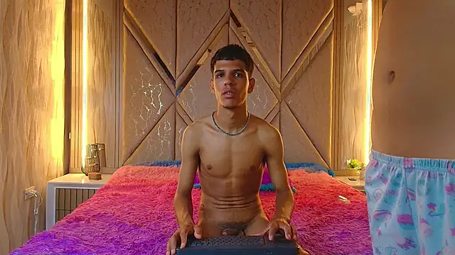 Hotcouple_222 webcam