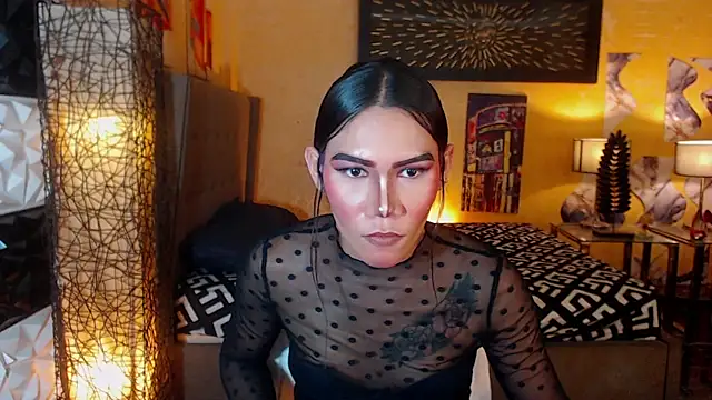 ElegantKellyUncutTS webcam