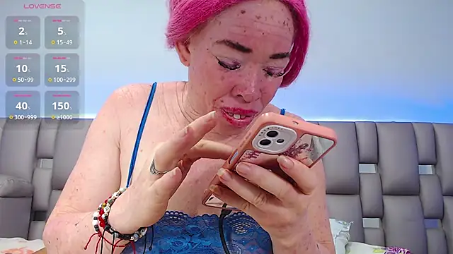 Kittywhiteass webcam