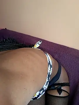 PlayfulPixie_23 webcam