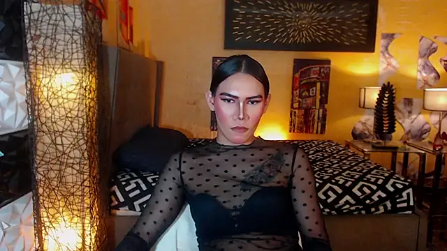 ElegantKellyUncutTS webcam