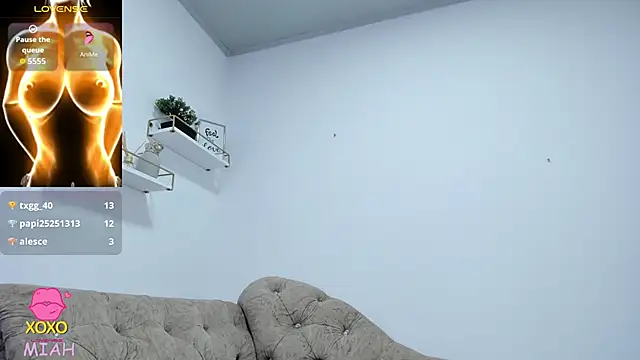 Miah_BigBoobs webcam