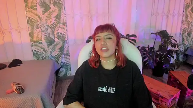 cute_hollywood webcam