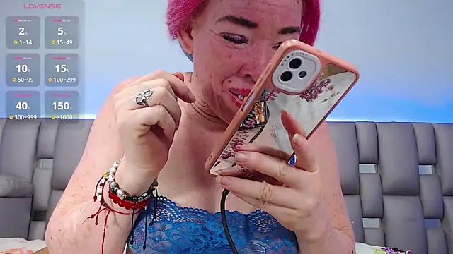 Kittywhiteass webcam