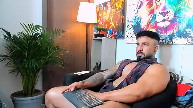 naugthy_dominant webcam