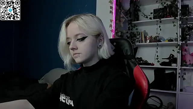 Holy_Mistress_S webcam