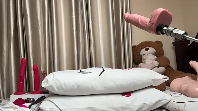 AudreySpanksFuck- webcam