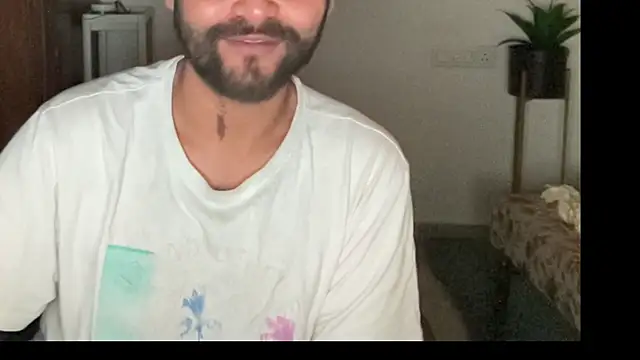 MakeMeAwareAah webcam