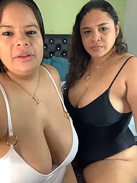 twocurvylatins webcam
