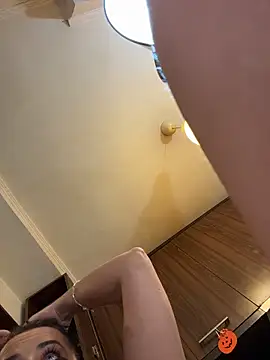 Hotmomcheckk_ webcam