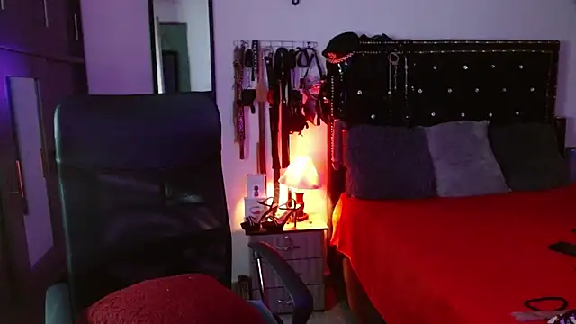 AmelieMartinez webcam