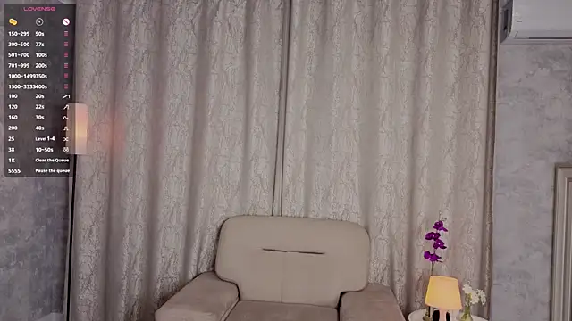 NeliaVandresar webcam