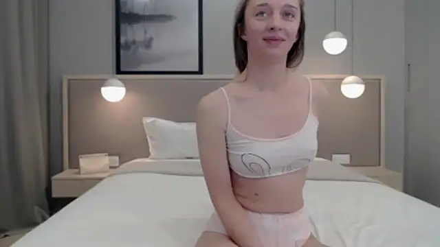 ShySchoolGirl webcam